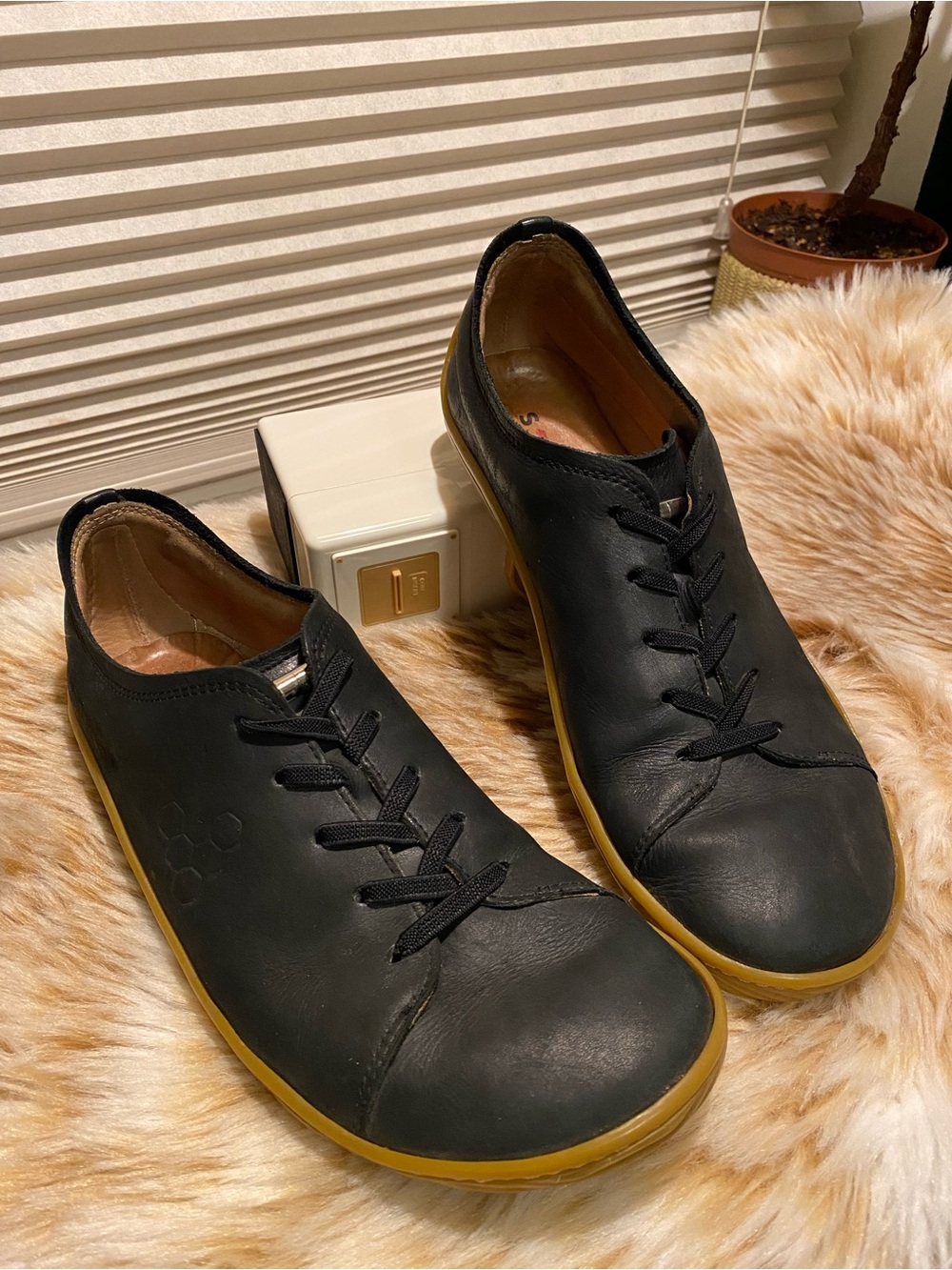 Vivobarefoot Addis Barefoot Shoes (Size 40L) Black Leather with Gum Sole